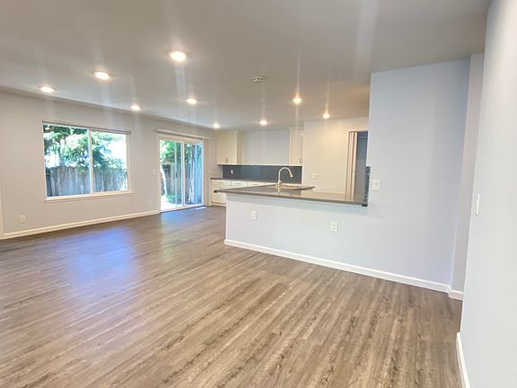 3rd image of 642 Hopkins Ave APT 1