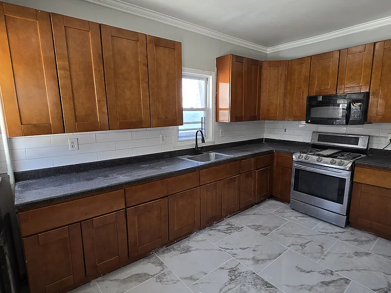 47 N 16th St #G1 — Photo 2
