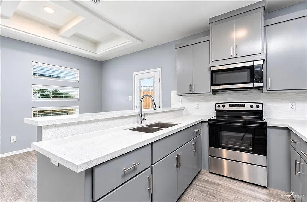 3 bed, 2.0 bath, 1111 sqft, $1,200 — Photo 4