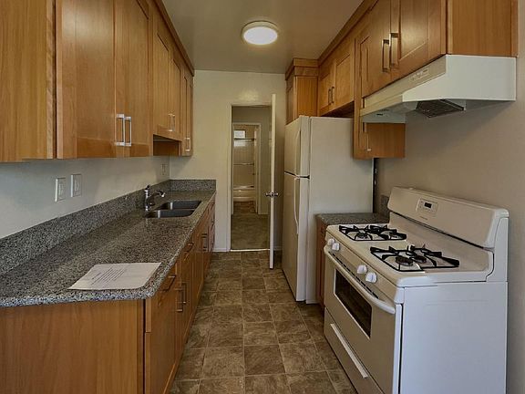 4th image of 100 S Altadena Dr APT 9