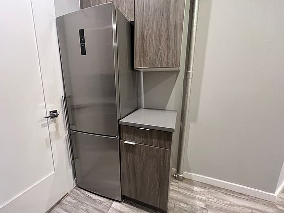 4th image of 139 E 110th St APT 12