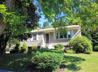 31 Newcastle Dr, Hamden, CT 06514