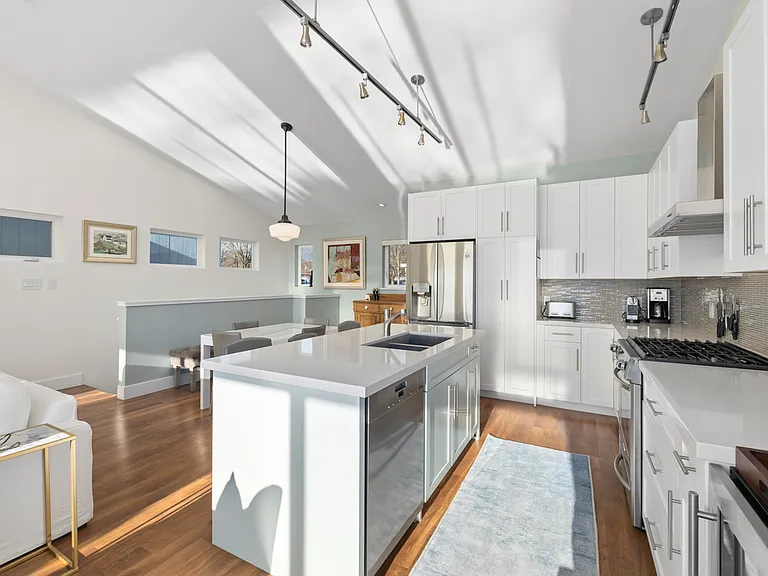 415 Esplanade Ave N — Photo 13