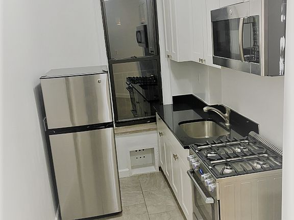 3rd image of 330 E 52nd St #56A