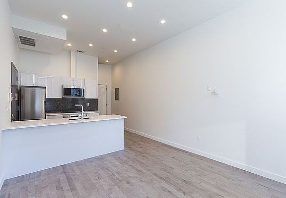 4th image of 111 W 130th St #1F