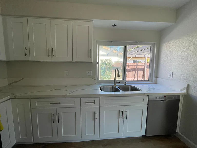 3503 Spruce Ct — Photo 8