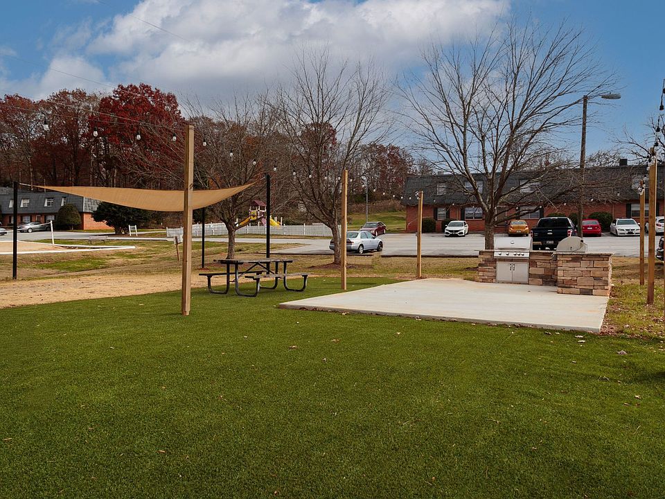 BBQ Picnic & Community Area | Apartments Greenville, SC | Park West