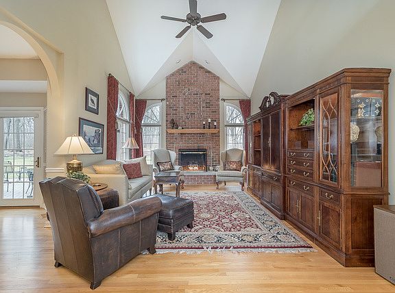 4th image of 15422 Sharon Dr