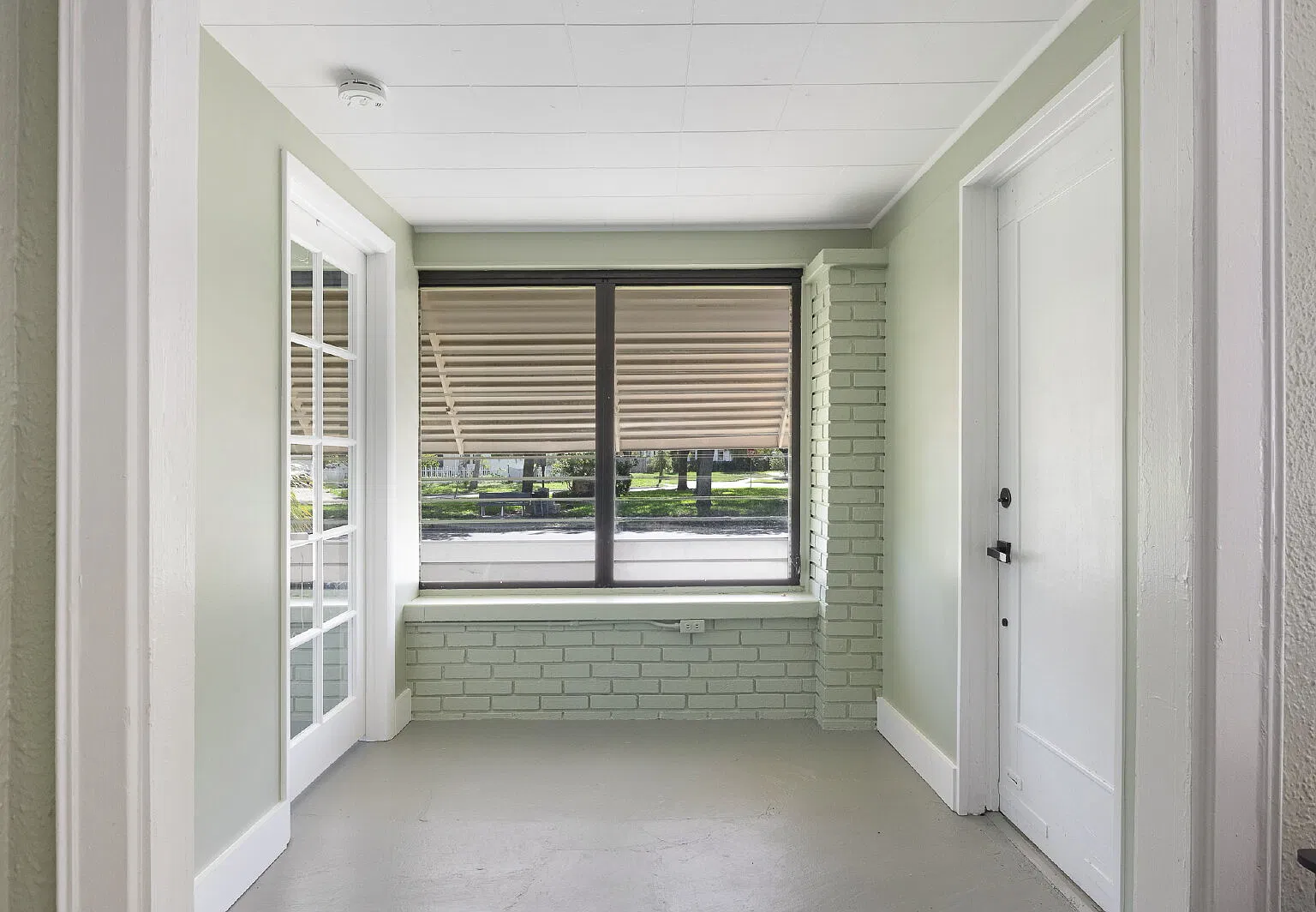 2 bed, 2.0 bath, 965 sqft, $2,300 — Photo 3