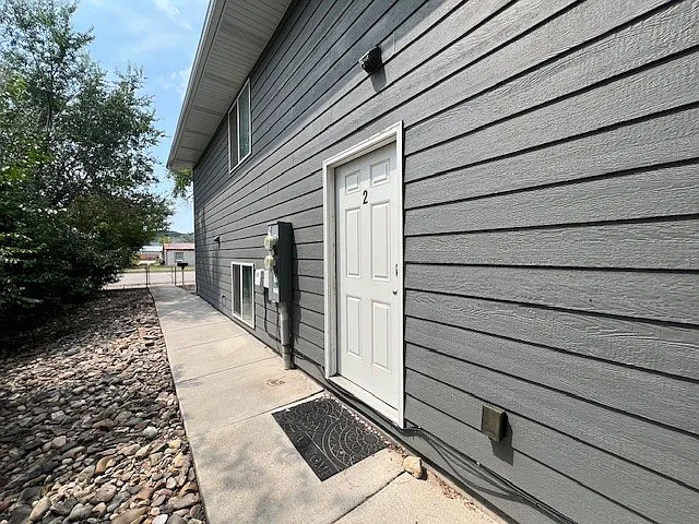 3 bed, 1100 sqft, $1,250 — Photo 3