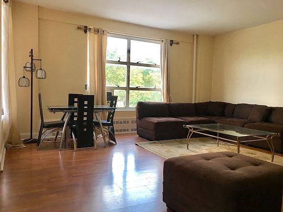 2nd image of 70 La Salle St APT 3D