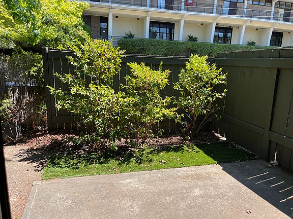 3rd image of 110 Mariposa Ave #D