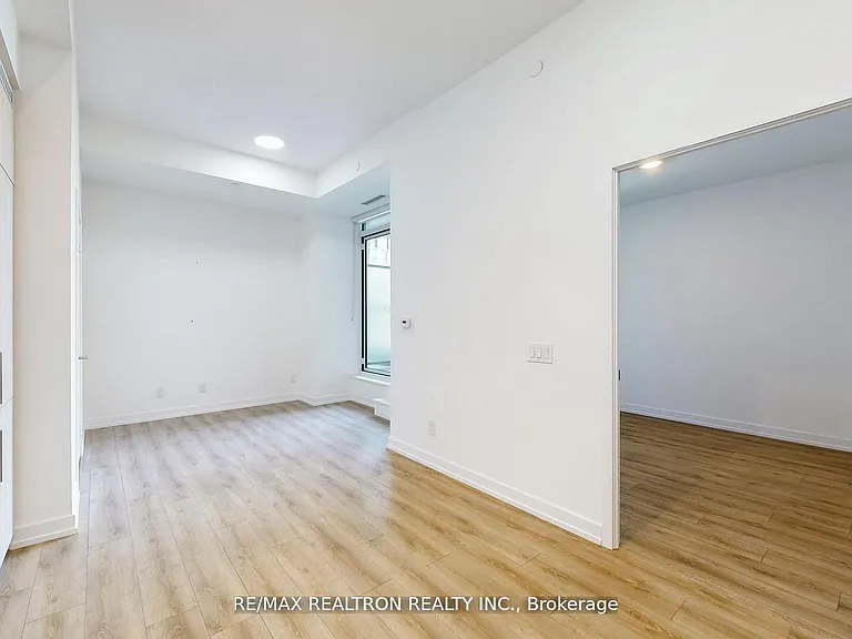 500 Dupont St #301 — Photo 16