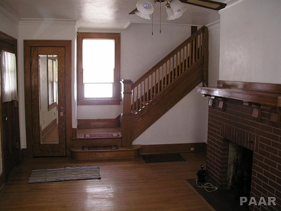5th image of 2209 W Melrose Pl