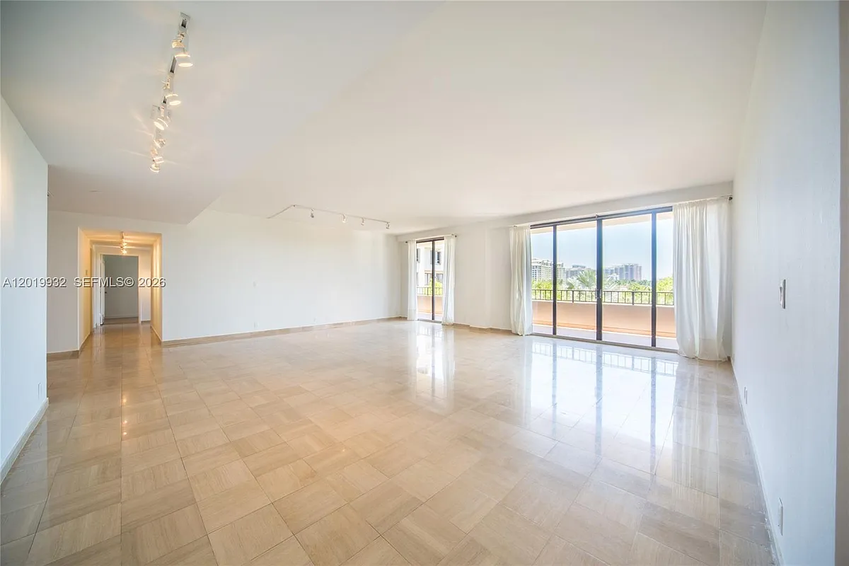 Building Photo - 151 Crandon Blvd #425