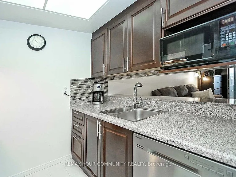 7 Bishop Ave #1606 — Photo 10