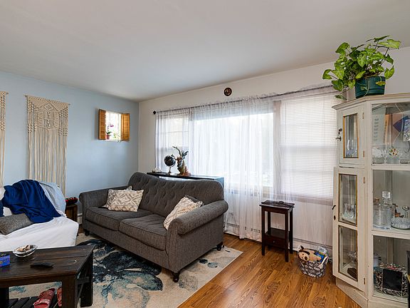 5th image of 4865 N Kilbourn Ave