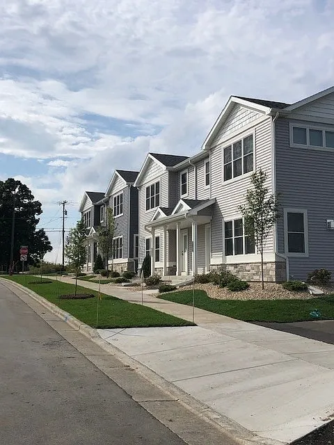 2 bed, 2.5 bath, 1364 sqft, $2,350 — Photo 2
