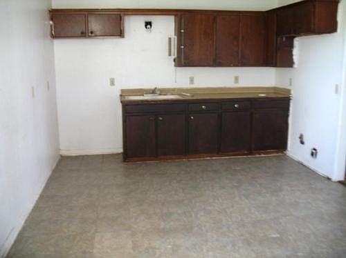 3rd image of 405 S Donley Ave