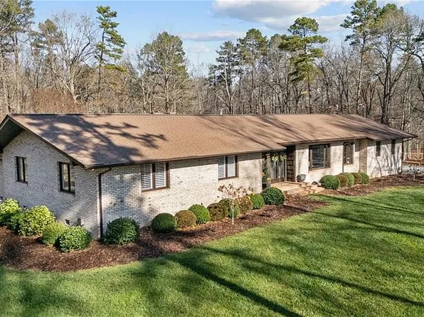 6955 Harlow Dr, High Point, NC 27263