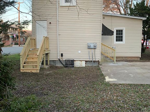 3rd image of 201 Carrington St #A