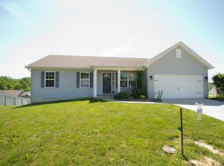 28 Hunters Pointe Dr, Winfield, MO 63389