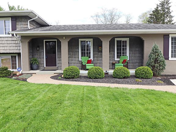 2nd image of 842 Skylark Ln
