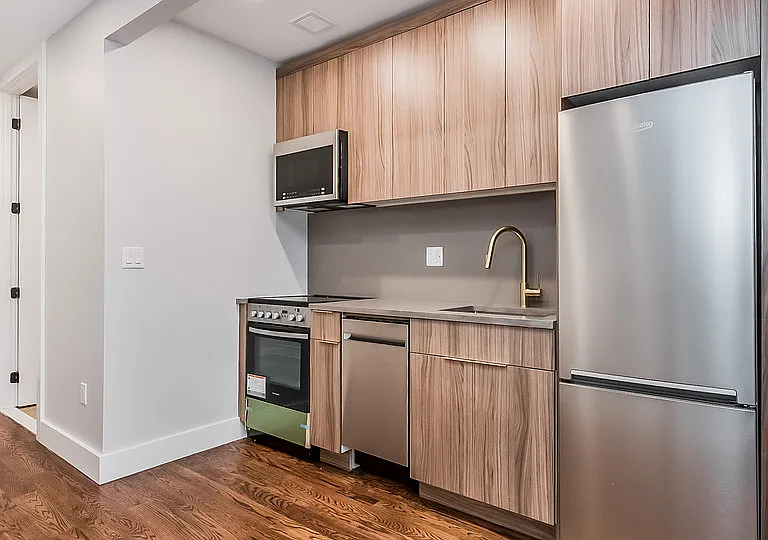 31-61 Vernon Blvd #6T — Photo 1