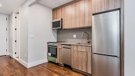 31-61 Vernon Boulevard