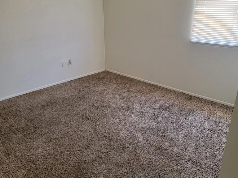 7854 N 47th Ave — Photo 10