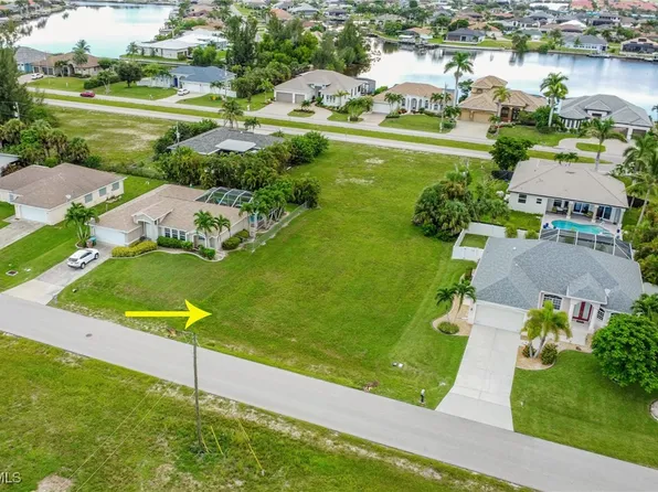 3223 SW 7th Ln, Cape Coral, FL 33991