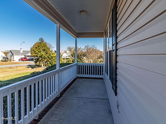 3rd image of 402 Woodcroft Drive