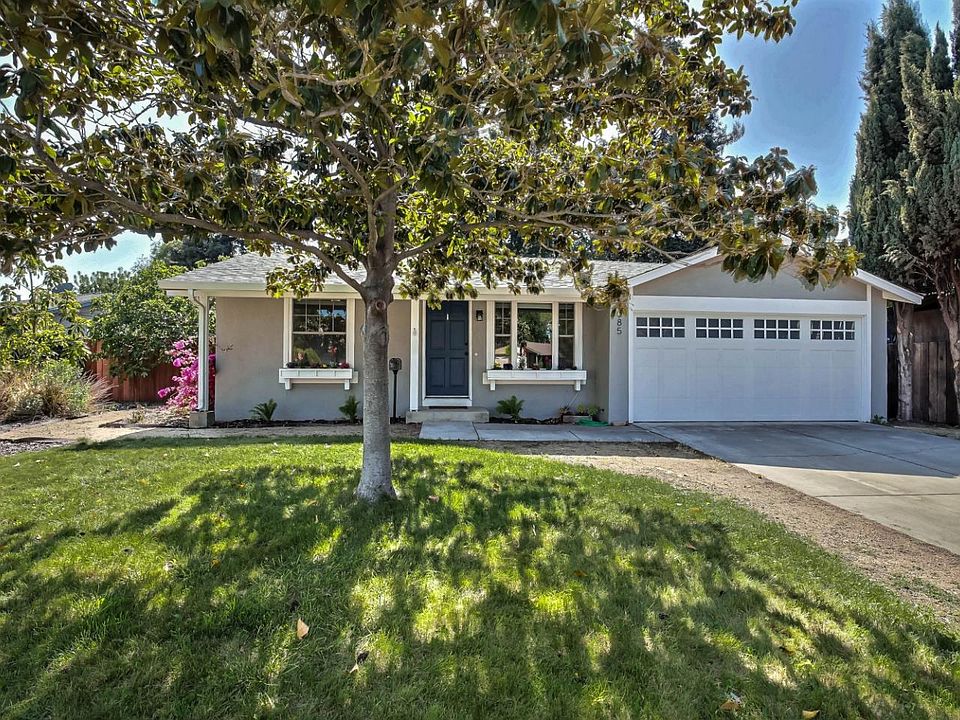 1st image of 5085 Derek Dr