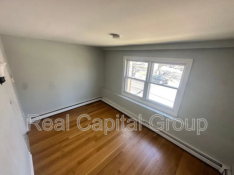 376 Kenwood Ave — Photo 10