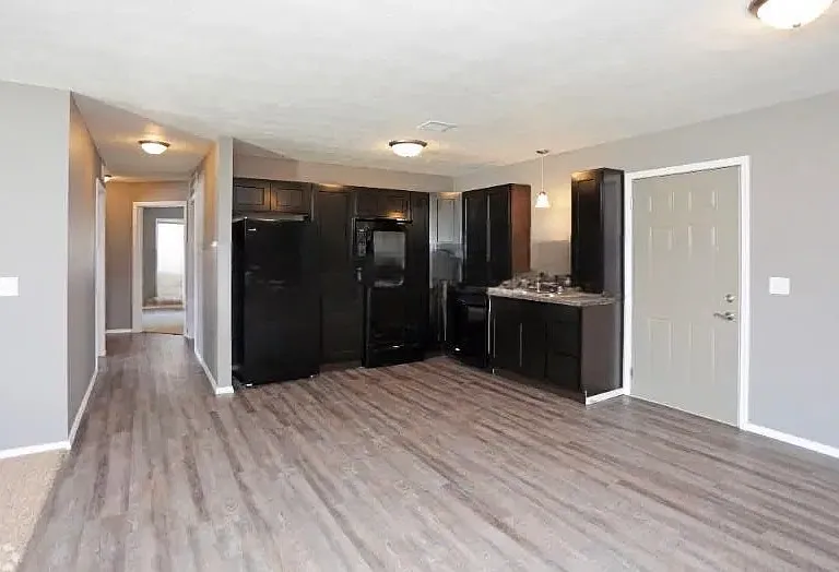1701 E 63rd St #2 — Photo 3