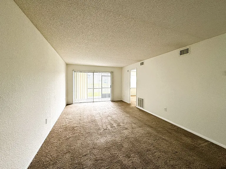 25100 Sandhill Blvd #M — Photo 5