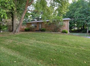 7 Howwen Cir, Johnson City, TN 37604