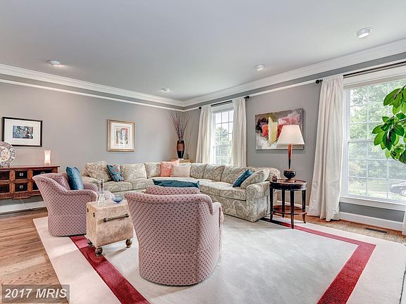 2nd image of 8825 Sleepy Hollow Ln