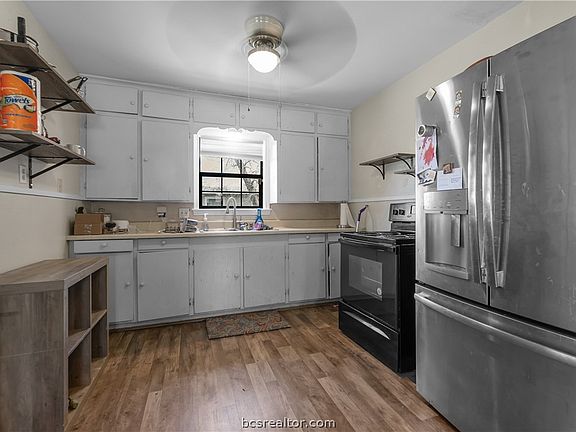 5th image of 813 McAshan St