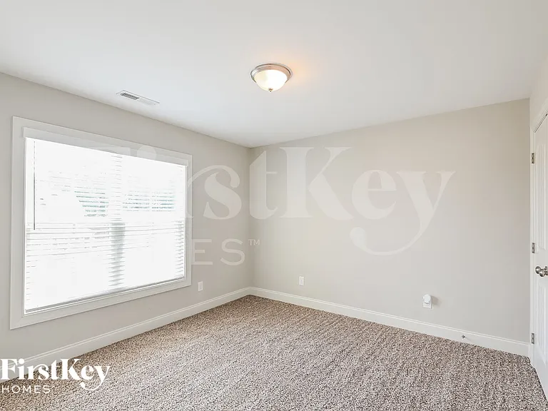 92 Squire St — Photo 9