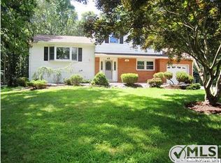 49 Birmingham Dr, Manalapan, NJ