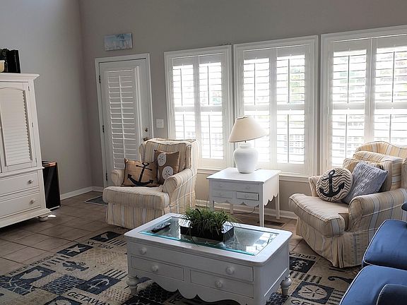 2nd image of 4 Oleander Ln