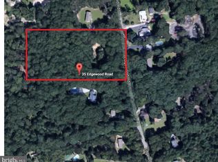 35 Edgewood Rd, Sicklerville, NJ 08081