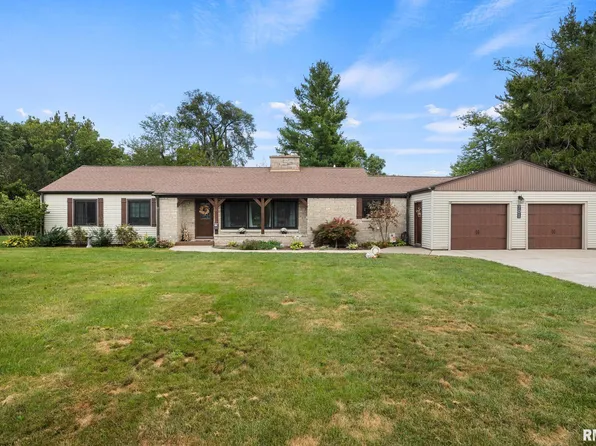 701 Crestview Dr, Washington, IL 61571