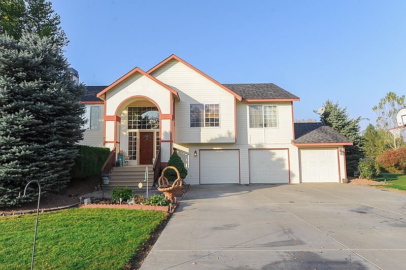 1st image of 3807 Equestrian Dr