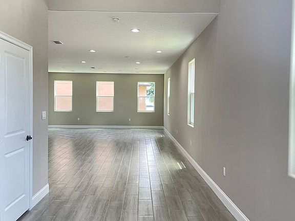 4th image of 6599 Taxiway Cir