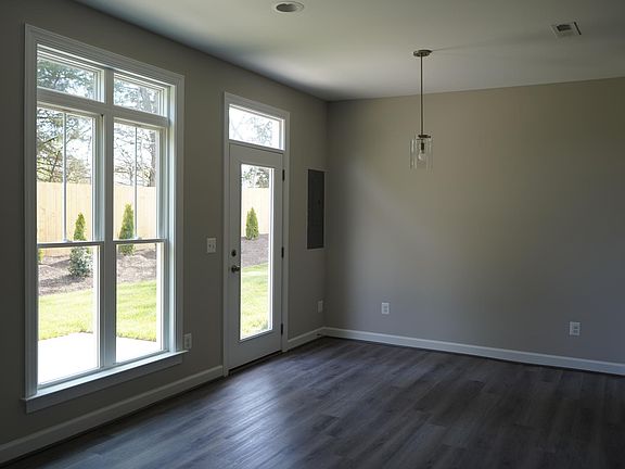 4th image of 117 Coralyrose Ct