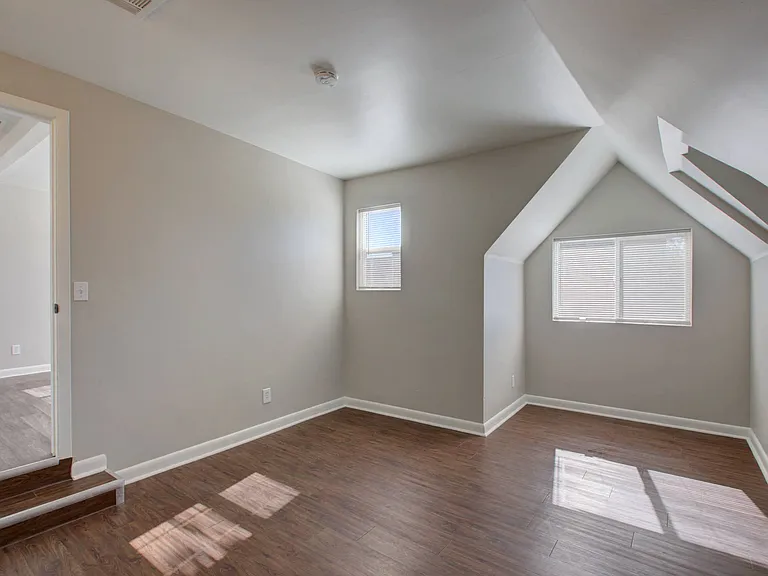 1030 N Washington St — Photo 42