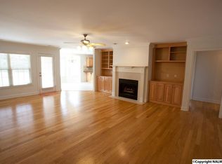 100 Bridgepoint Cir, Gurley, AL 35748