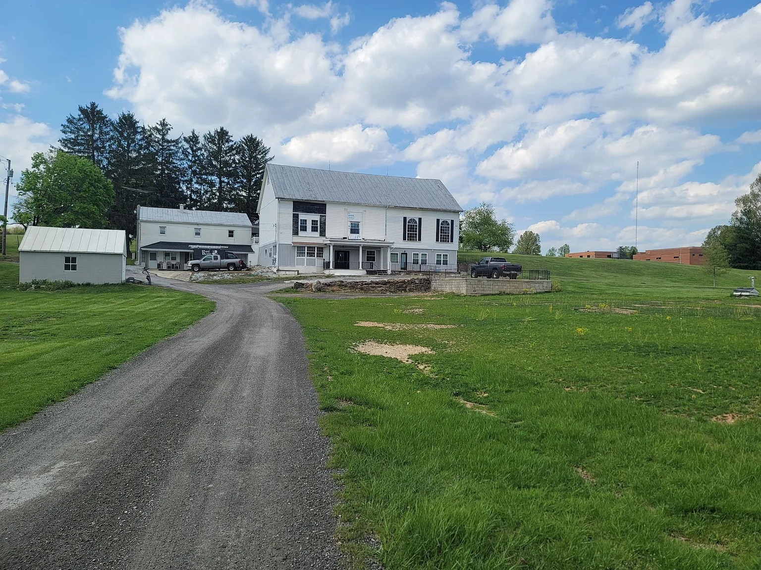 2 bed, 2.5 bath, 2500 sqft, $2,700 — Photo 1